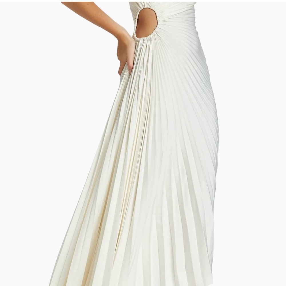Elegant Pleated Maxi Dress